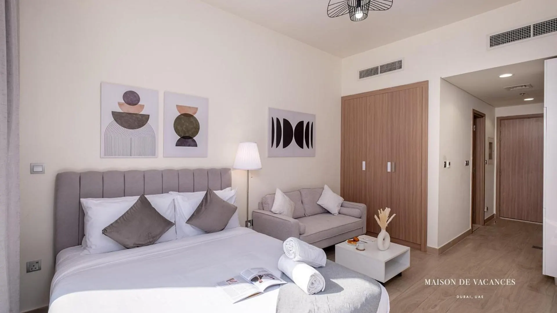 10Mins From Dubai Mall Studio With A Large Balcony 0*,